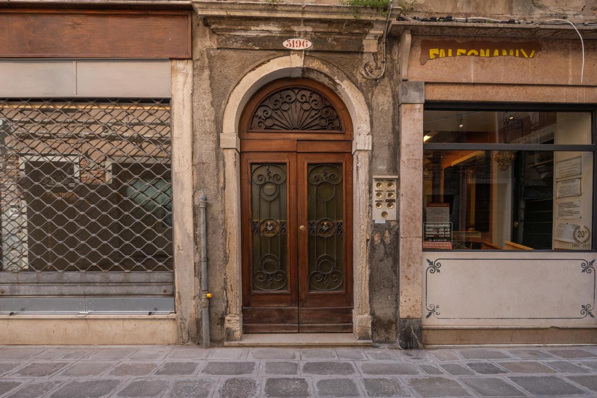 Castello Apartment With Garden R&R Венеция Экстерьер фото